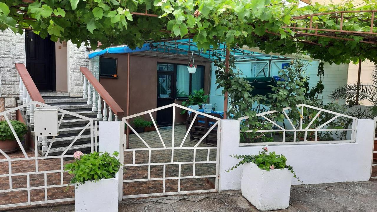 Guest House Zora โซโซโปล ภายนอก รูปภาพ